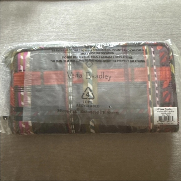 Vera Bradley RFID Midtown Wristlet Wallet in City Plaid - NWT - Picture 3 of 6